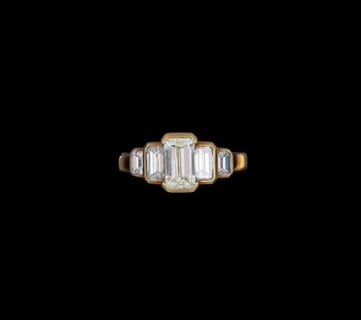 A diamond ring by Damiani total weight c. 4 ct - Klenoty