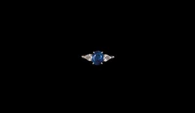 A diamond and sapphire ring - Klenoty