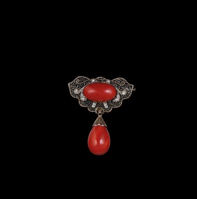 A coral brooch - Jewellery