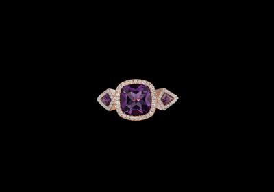 A Brilliant and Amethyst Ring - Gioielli