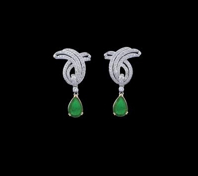 A Pair of Brilliant and Emerald Ear Clips - Klenoty