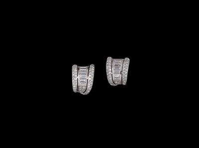 A Pair of Diamond Earclips, Total Weight c. 4.50 ct - Gioielli