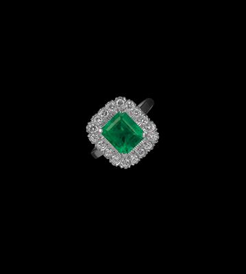 An Emerald and Brilliant Ring - Klenoty