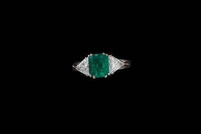 An Emerald and Diamond Ring - Gioielli