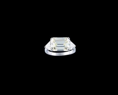 A Fancy Light Yellow Natural Colour Diamond Ring by Bulgari 5.62 ct - Gioielli