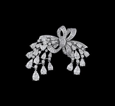 A Diamond Brooch, Total Weight c. 9 ct - Gioielli