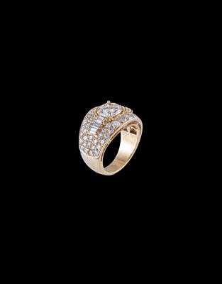 A Diamond Ring, Total Weight c. 3.30 ct - Jewellery