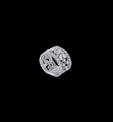 A Diamond Ring, Total Weight c. 5.40 ct - Jewellery