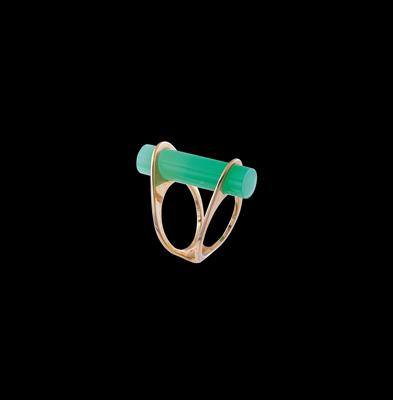 A Chrysoprase Ring by Friedrich Becker - Jewellery