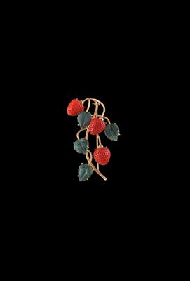 A Coral and Nephrite Strawberry Brooch - Jewellery