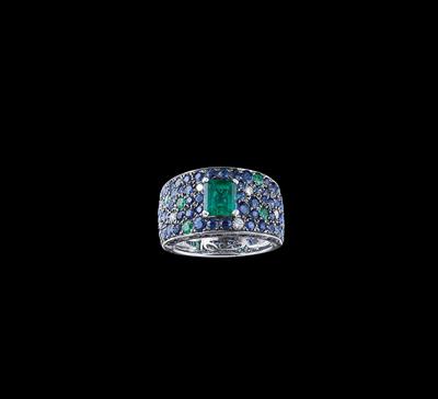 An Emerald and Sapphire Ring - Gioielli