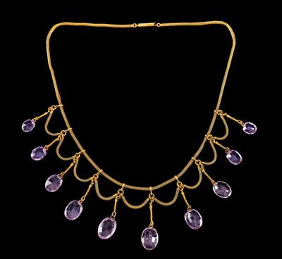 An Amethyst Necklace - Klenoty