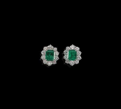 A Pair of Brilliant and Emerald Earclips - Gioielli