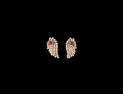 A Pair of Diamond and Ruby Ear Clips - Klenoty