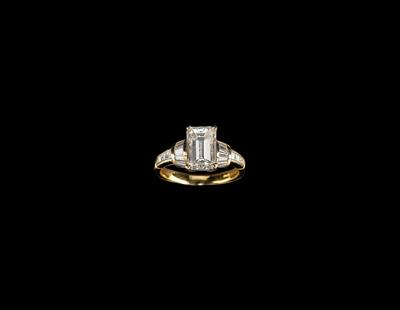 A Diamond Ring, Total Weight c. 3.50 ct - Gioielli