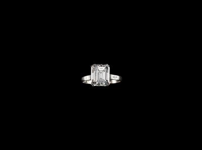 A Diamond Solitaire 4.15 ct - Jewellery