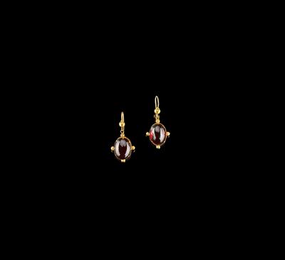 A Pair of Garnet Ear Pendants - Jewellery