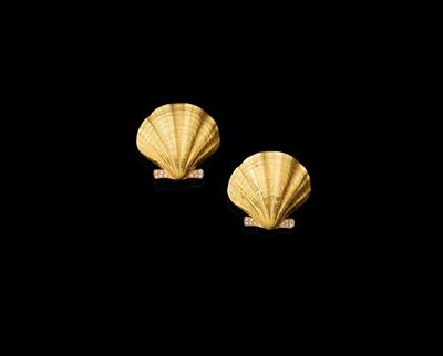 A Pair of Shell Ear Clips by Wagner - Klenoty