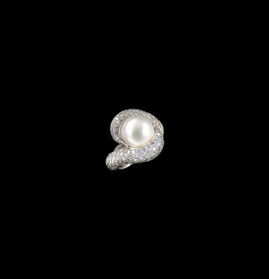 A Brilliant and Cultured Pearl Ring by Wempe - Klenoty