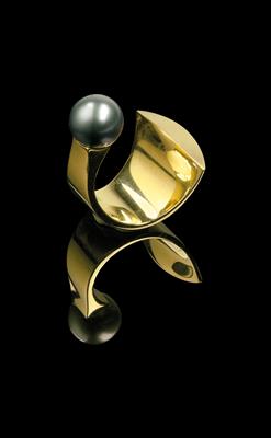 A South Sea Cultured Pearl Ring by Angela Hübel - Klenoty