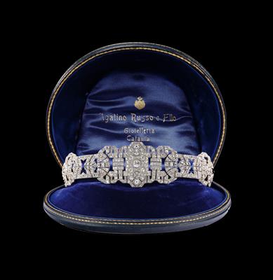 An Art Deco Diamond Diadem from an Old European Aristocratic Collection, Total Weight c. 30 ct - Klenoty