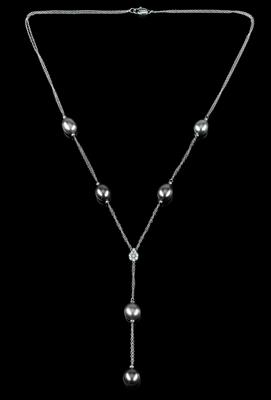 A Brilliant and Cultured Pearl Necklace by Damiani - Juwelen