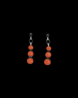 A Pair of Coral Ear Pendants - Klenoty