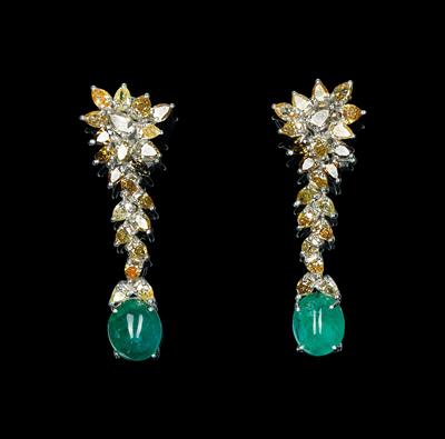 A Pair of Emerald Ear Pendants with Partly Treated Diamonds - Klenoty