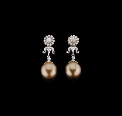 A Pair of Brilliant and South Sea Cultured Pearl Ear Pendants - Klenoty