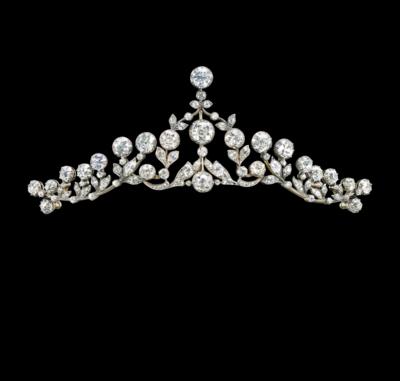 Diamant Diadem aus altem Europäischen Adelsbesitz zus. ca. 20 ct - Juwelen  02.06.2022 - Erzielter Preis: EUR 70.400 - Dorotheum