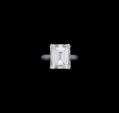 A Diamond Solitaire Ring 6.01 ct - Jewellery