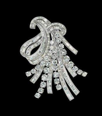 A diamond brooch by Boucheron total weight c. 32 ct - Šperky