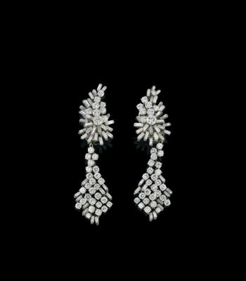 A pair of diamond ear pendants, total weight c. 16.60 ct - Gioielli