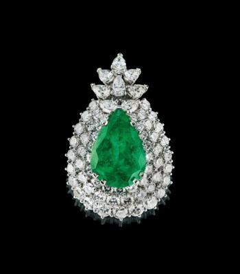 A diamond pendant with Columbian type emerald c. 11.60 ct - Šperky