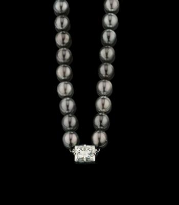 A diamond solitaire necklace, c. 6.30 ct - Šperky