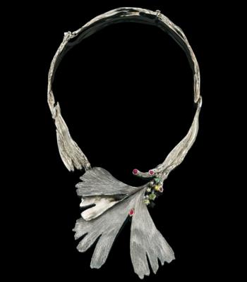 A ginkgo leaf necklace by Elisabeth Jesus Deffner - Šperky