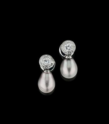 A pair of diamond and cultured pearl ear studs by Hemmerle - Gioielli