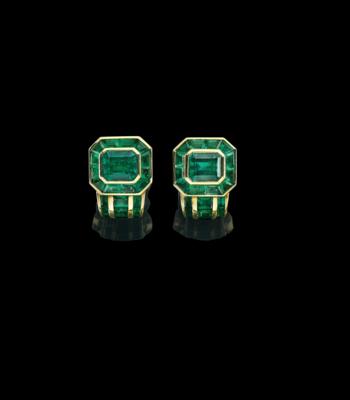 A pair of ear clips with Columbian type emeralds by Hemmerle, total weight c. 5.50 ct - Šperky