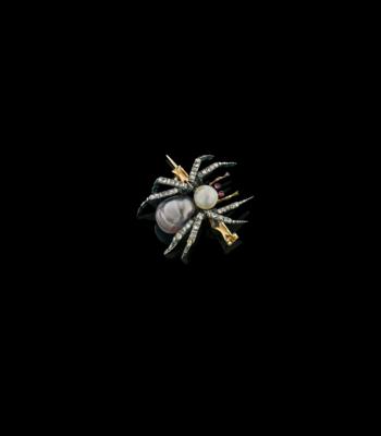 An Oriental pearl and diamond rhomb spider brooch - Šperky