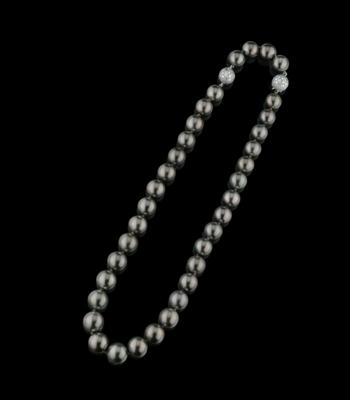 A South Sea cultured pearl necklace (Tahiti) - Jewels