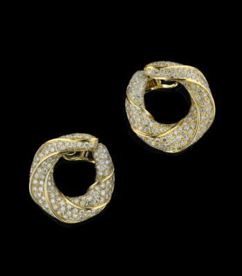 A pair of brilliant hoop earrings by Van Cleef & Arpels, total weight c. 11 ct - Šperky