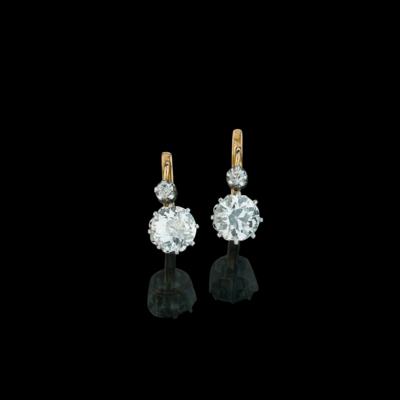 A pair of old-cut diamond earrings, total weight c. 2.40 ct - Exkluzivní šperky