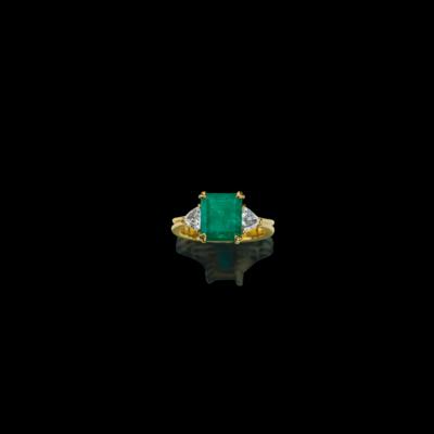 A diamond and emerald ring - Exkluzivní šperky