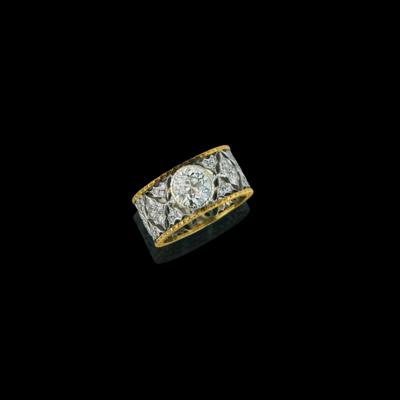 A diamond ring, total weight c. 2 ct - Exkluzivní šperky