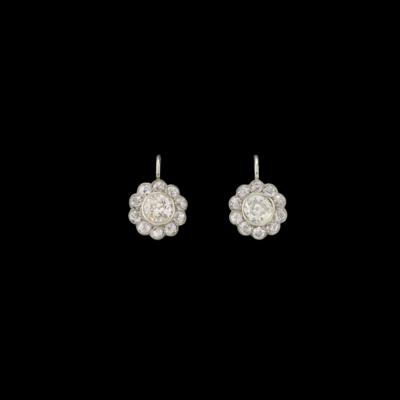 A Pair of Old-Cut Brilliant Earrings, Total Weight c. 3 ct - Exquisite Jewels