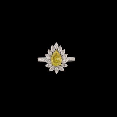A Natural Fancy Greyish Yellow Diamond Ring 1.50 ct - Exkluzivní šperky