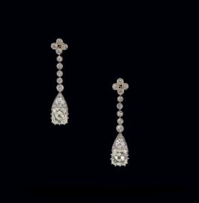 A pair of old-cut diamond pendant ear screws total weight c. 4.80 ct - Gioielli scelti