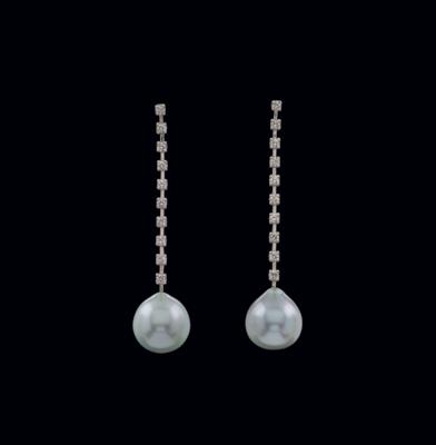 A pair of brilliant and South Sea cultured pearl ear stud pendants - Gioielli scelti