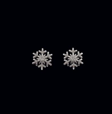 A pair of snowflake ear studs by Chopard - Exquisite Jewels