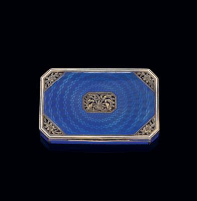A covered box - Exquisite Jewels